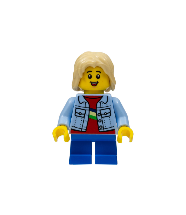 LEGO - Kind – jongen, lichtblauw spijkerjack, blauwe korte benen, zandkleurig haar, sproeten - | N