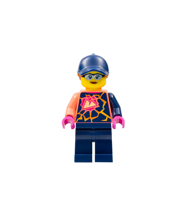 LEGO - Stuntz-teamlid – vrouw, koraalkleurig shirt met sportlogo, donkerblauwe benen, donkerblauwe pet met donkeroranje paardenstaart, bril - | N