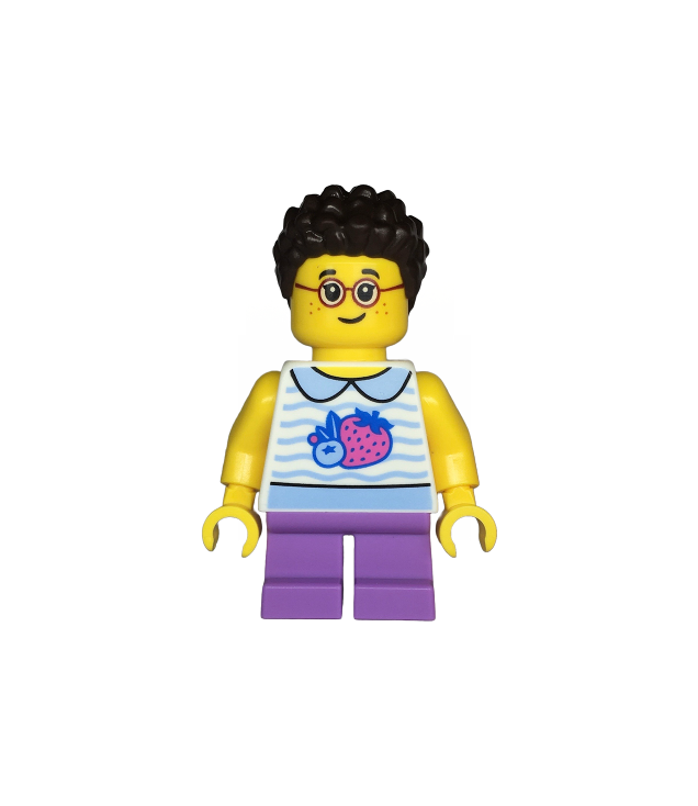 LEGO - Kind – meisje, wit overhemd met fruit, lavendelkleurige korte benen, donkerbruin kort gekruld haar, bril en sproeten - | N