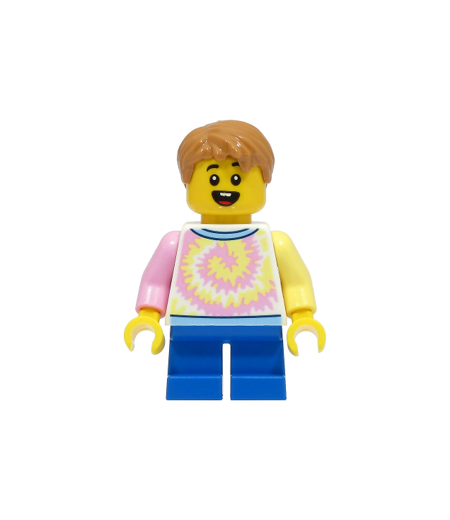 LEGO - Jongen – wit shirt met krulpatroon, blauwe korte benen, nougatkleurig haar - | N