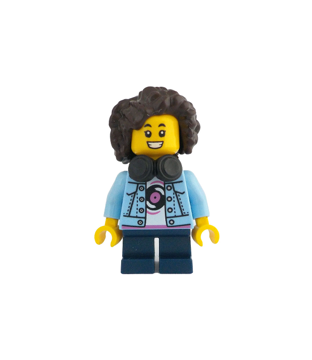 LEGO - Kind - meisje, lichtblauw denim jasje, donkerblauwe korte benen, koptelefoon, donkerbruin haar - | N