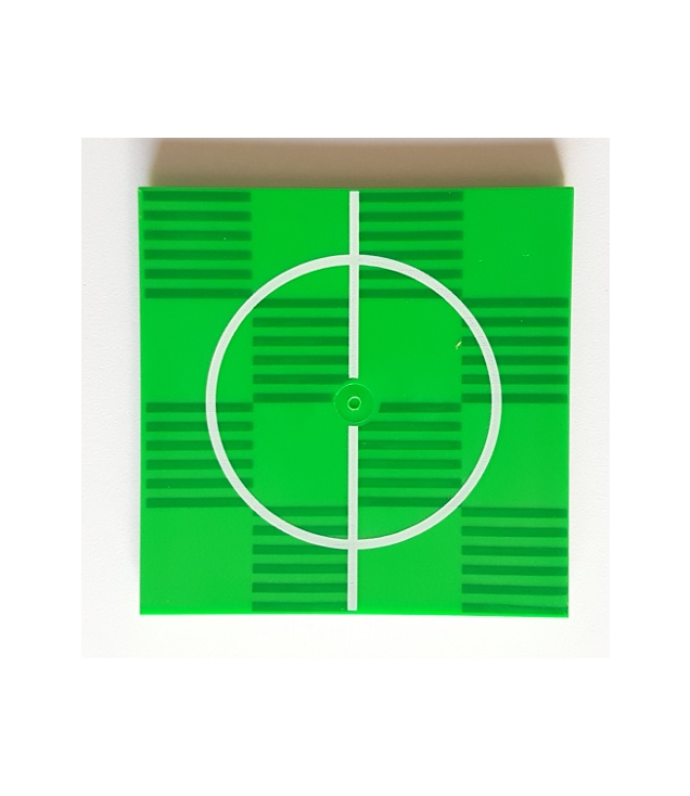 LEGO - Tegel 6 x 6 met onderbuizen met voetbalveld middenstip-patroon - Bright Green | N