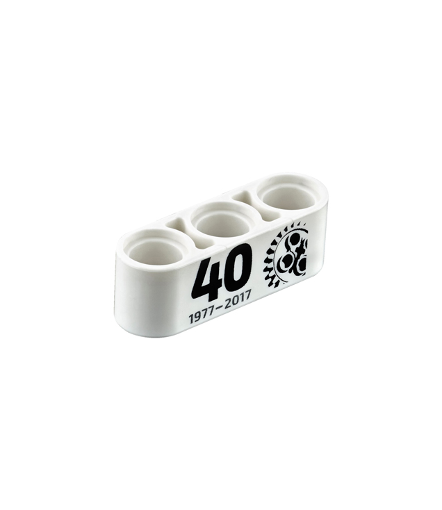 LEGO - Technic, hefarm dik 1 x 3 met zwarte '40 1977–2017' en 24-tands tandwielafdruk - White | N