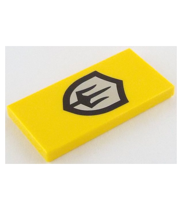  - Tegel 2 x 4 met zwart en zilverkleurig drietand-embleem - Yellow | N