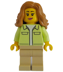  - Bewoner modern huis – vrouw, geelgroene jas over wit shirt, tan benen, medium nougat golvend haar - (Not Applicable) | N - Thumbnail