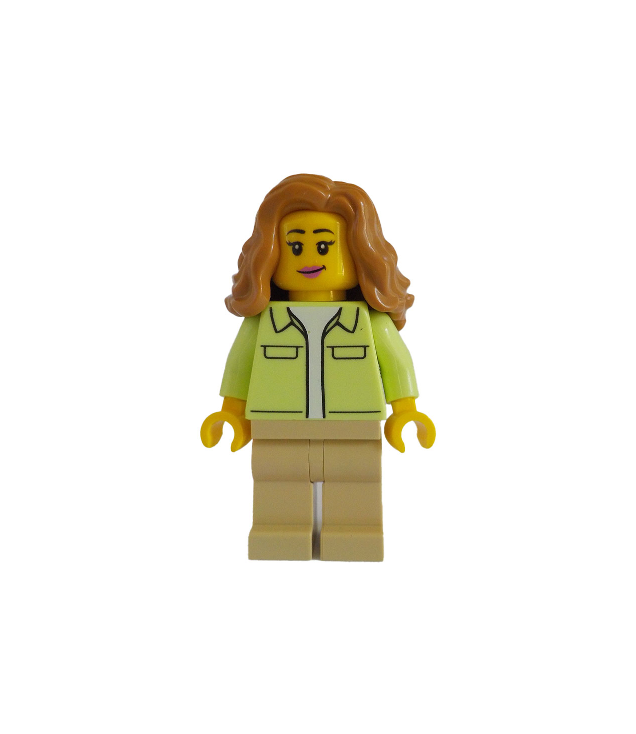  - Bewoner modern huis – vrouw, geelgroene jas over wit shirt, tan benen, medium nougat golvend haar - (Not Applicable) | N