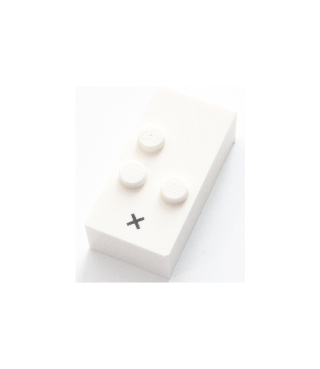  - Steen, braille 2 x 4 met 3 noppen en zwart vermenigvuldig­teken (×) patroon (punten-236 ⠦) (Engels) - White | N