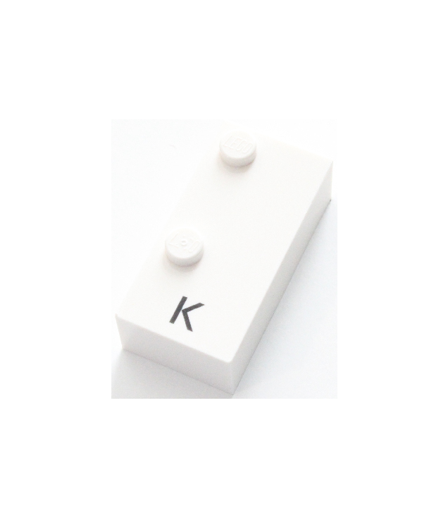  - Steen, braille 2 x 4 met 2 noppen en zwarte hoofdletter K patroon (punten-13 ⠅) - White | N
