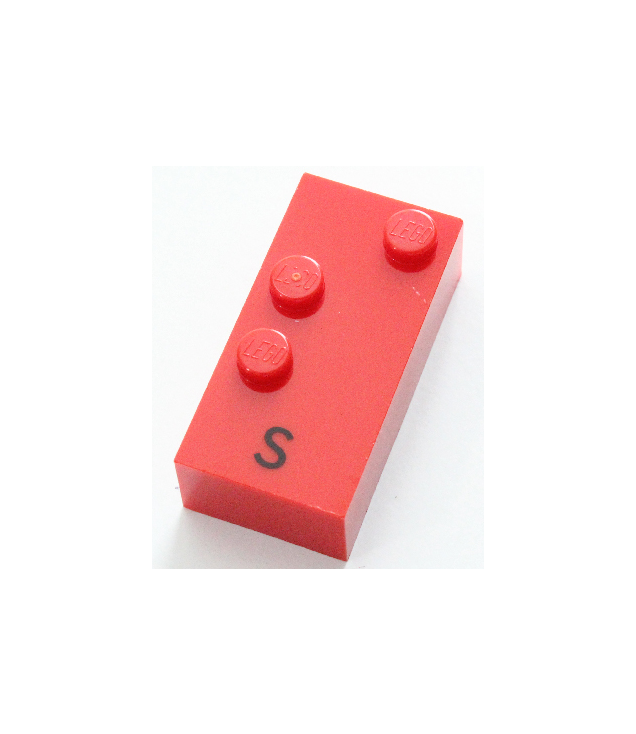  - Steen, braille 2 x 4 met 3 noppen en zwarte hoofdletter S patroon (punten-234 ⠎) - Red | N