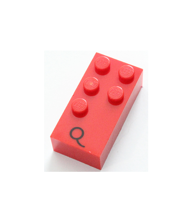  - Steen, braille 2 x 4 met 5 noppen en zwarte hoofdletter Q patroon (punten-12345 ⠟) - Red | N